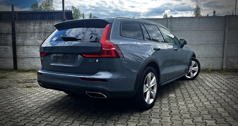 Volvo V60 Cross Country cena 174900 przebieg: 34891, rok produkcji 2022 z Skoczów małe 352